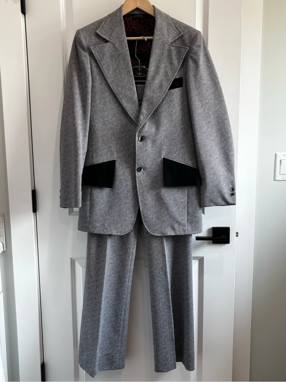 Vintage Jonathan Jones 70’s Men's Gray 2-pc Jacquard Polyester Suit